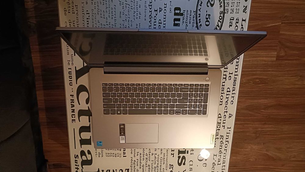 Laptop Lenovo IdeaPad 3 17IAU7 17,3" i3-1215U 8GB RAM 512GB DyskSSD