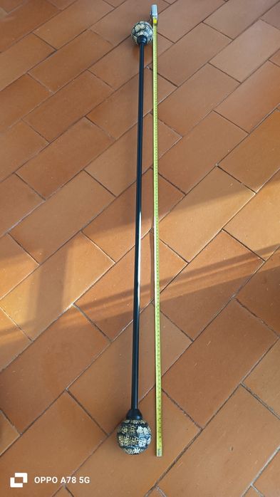 Varão em ferro c/bolas esculpidas