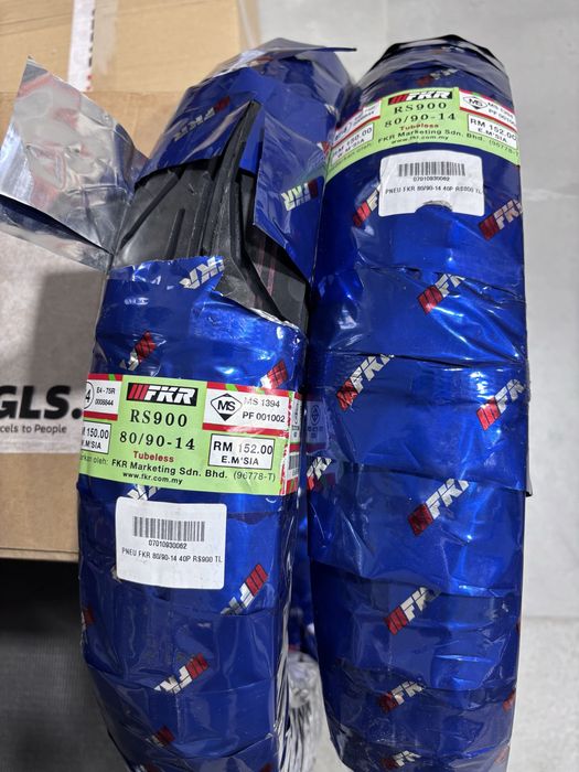 Par Pneus R14 FKR casal boss famel z3