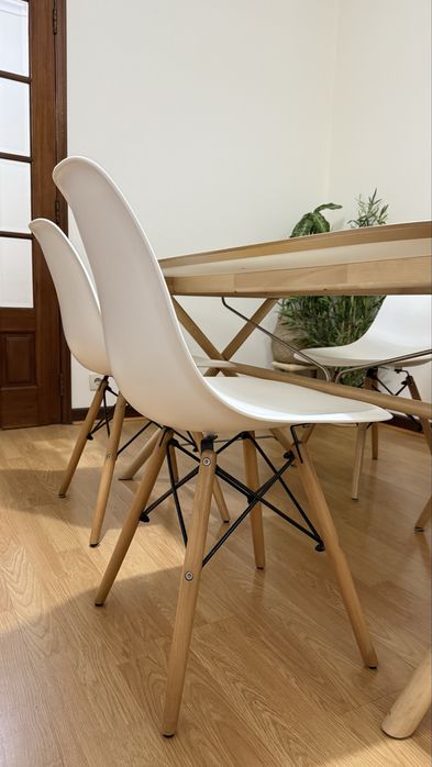 Conjunto mesa de jantar + 4 cadeiras