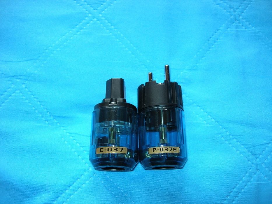 Wtyki zasilajace audio Oyaide P-37/C-37