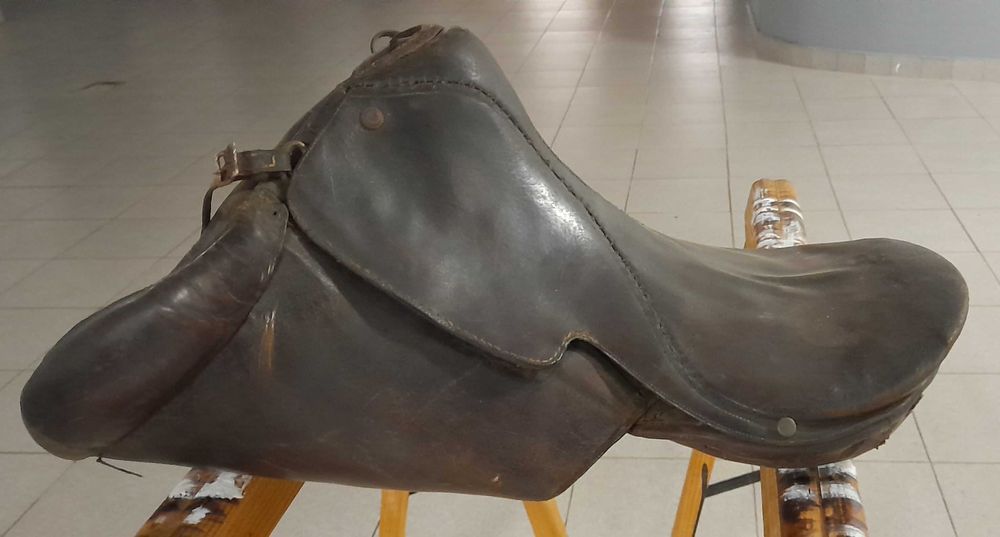 Sela para cavalos antiga