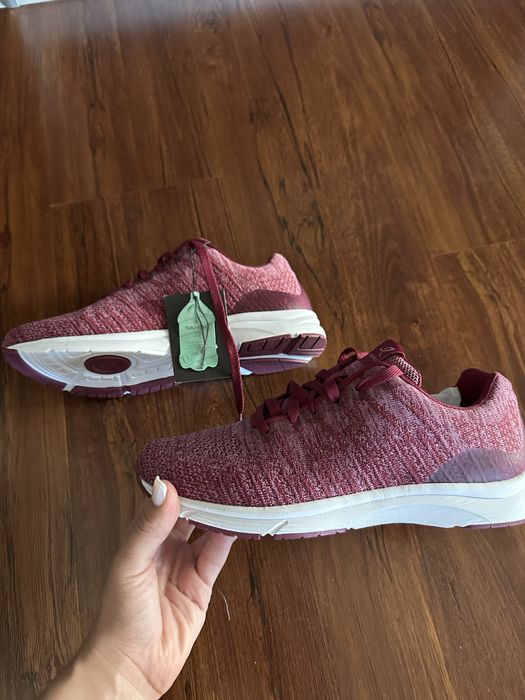 Кросівки жіночі, нові