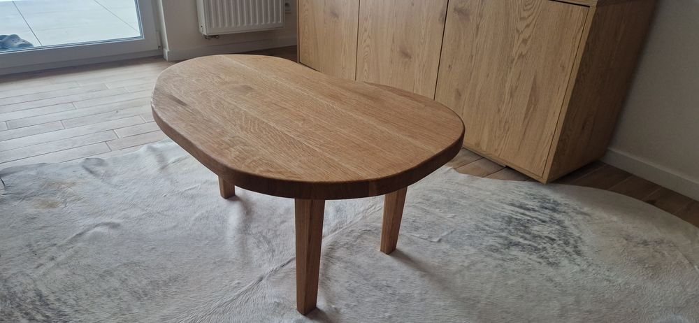 Nowy stolik z litego dębu.