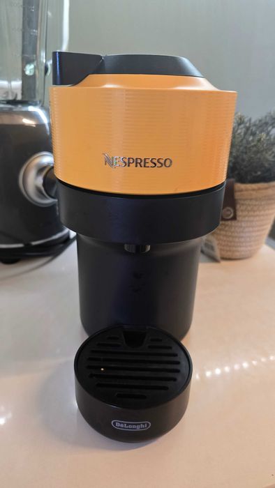 Máquina de Café DELONGHI Nespresso Vertuo Pop ENV90.Y Amarelo
