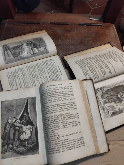 Três livros   com ilustrações  assinados  por Rafael Bordalo  pinheiro