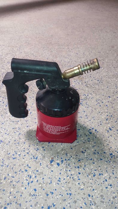 Palnik gazowy na kartusze. Lampa lutownicza.