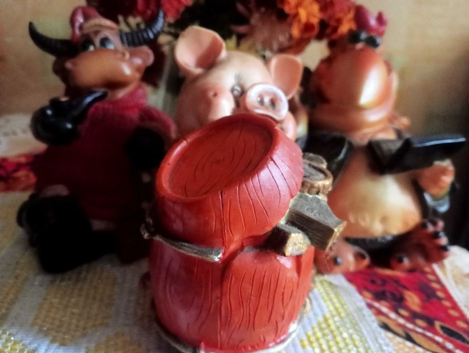 Дитячі  скарбнички  (копілки).  Запитуйте.