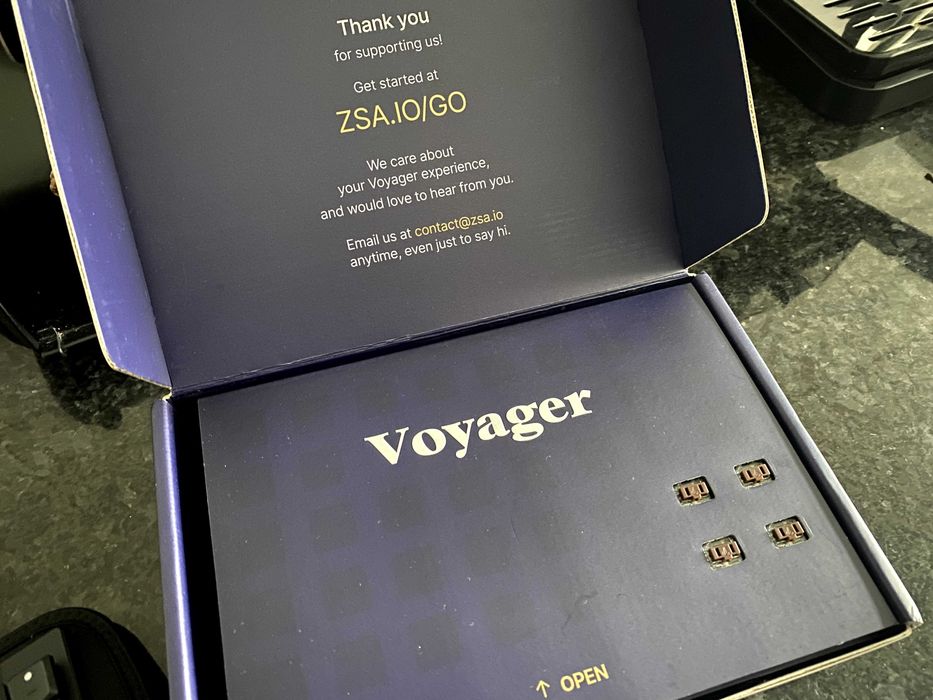 Teclado ZSA Voyager (Ergonómico + Mecânico)