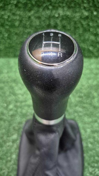 Manete / Moca de Velocidades com Fole Original Audi A4 B6 e A4 B7 (5 Velocidades) em excelente estado