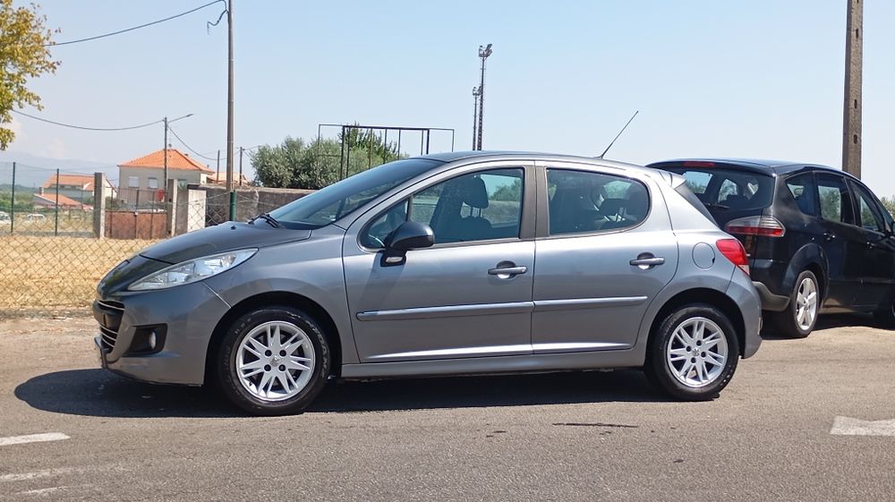 Peugeot 207 motor 1.6 HDI. Tem 150.000 quilómetros reais