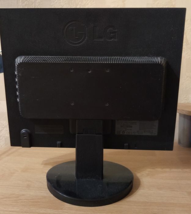 Монитор компьютерный LG