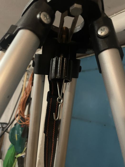 Statyw geodezyjny niwelatora