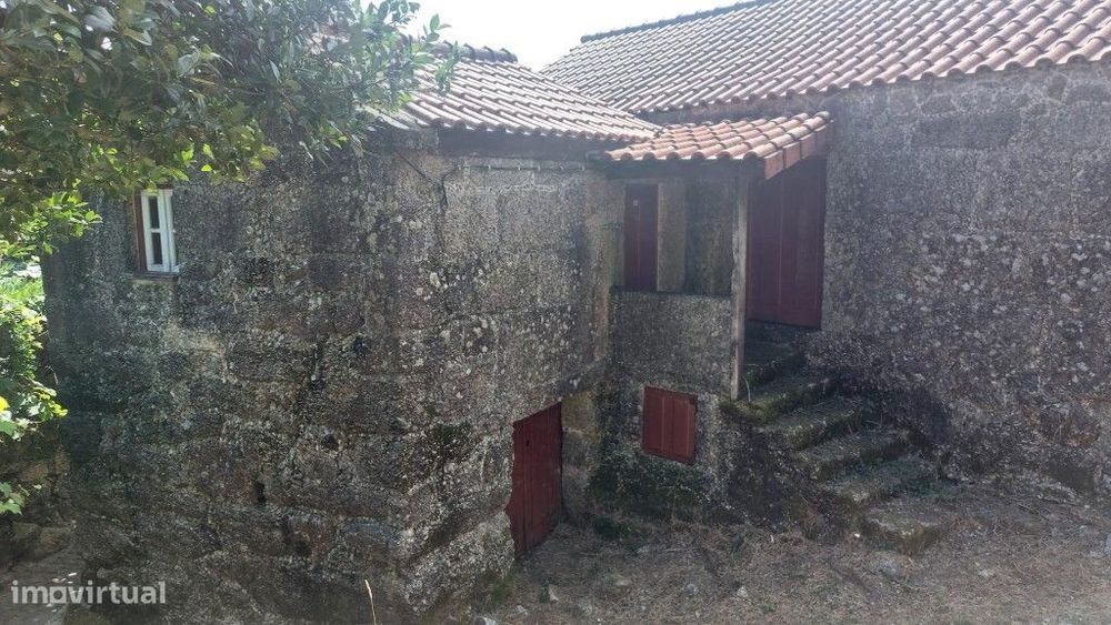 Moradia p/ Restauro - Terras de Bouro — Valdosende, Braga