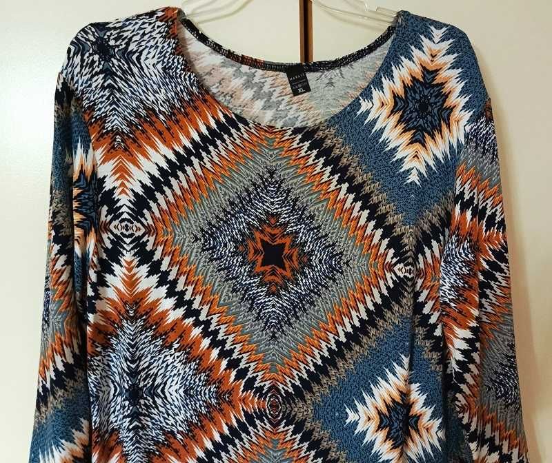 Rozciągliwa sukienka rozm. L