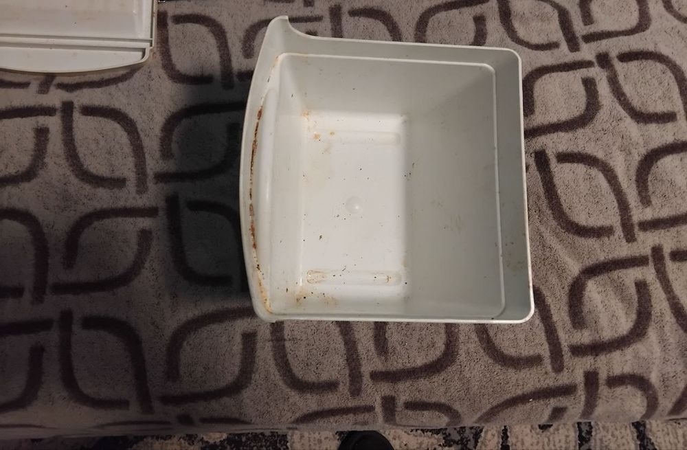 Продам нижнюю полку и два ящика для холодильника EXQVISIT 214-6.