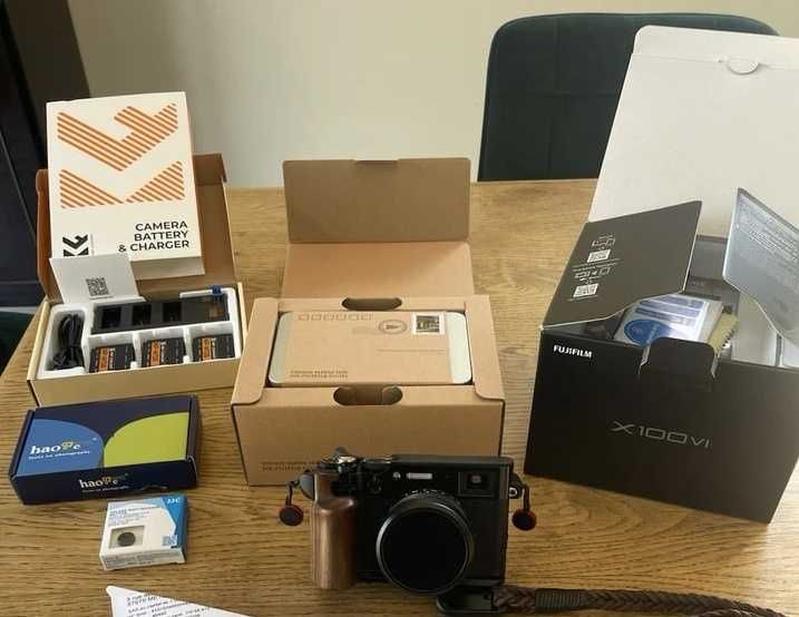 Fujifilm X100VI 40 MP z wbudowanym stabilizatorem obrazu – stan idealny – faktura + dodatki