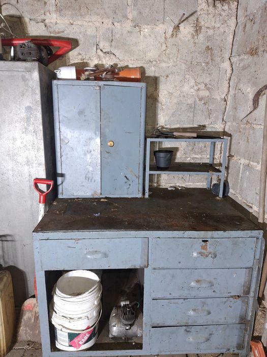 Sprzedam stól warsztatowy oraz szafki