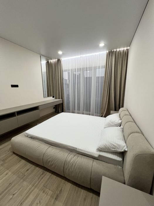 ДОМ,ГЕНЕРАТОР та інвертор Deye ,котедж ,метро Осокорки,озеро,Osocor