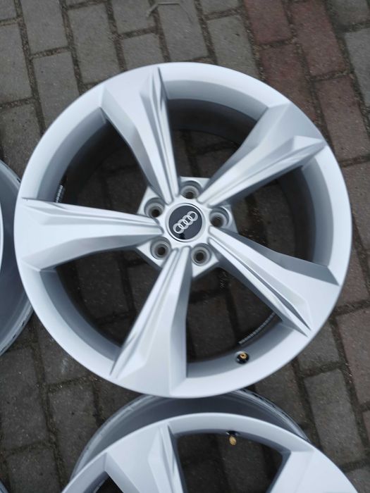 A1005. AUDI 7 x 19 ET 34 rozstaw 5x112