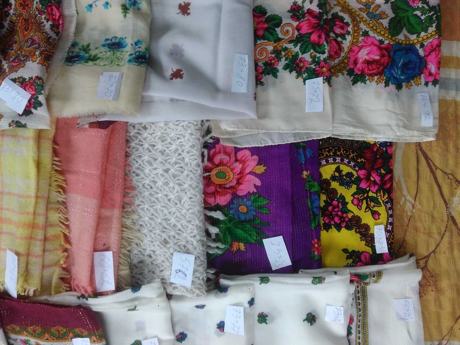 Платки с люрексом, шерстяные и другие.