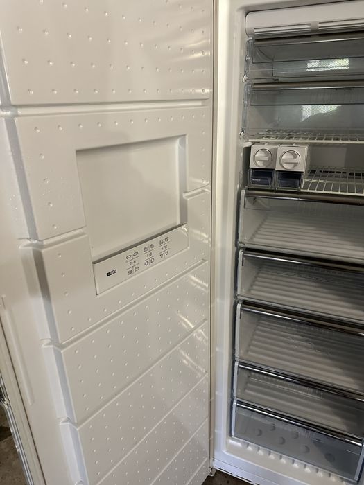 Продам морозильну камеру Bosсh