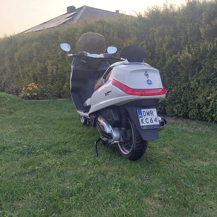 Piaggio XEvo 400