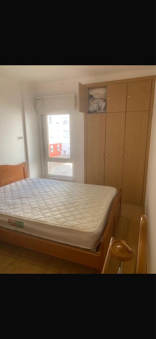 Alugo quarto na Quinta dos Barros perto do Hispital de Santa Maria e da Universidade Catolica