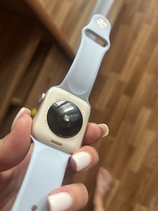 Apple Watch SE 3 GPS 44mm Starlight Aluminium Case with Starlight Sport Band -