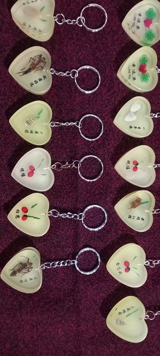 Vendo chaveiros muito raros ,fosforescente