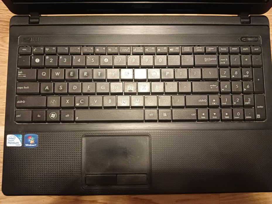 ASUS N71JA-TY061 i5-430M, 4GB DDR3, HDD 320GB, DVD-RW