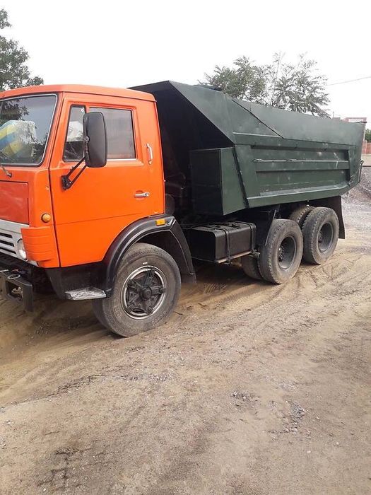 Послуги самоскида. Вантажні перевезення. Пісок, щебінь, вивіз сміття.