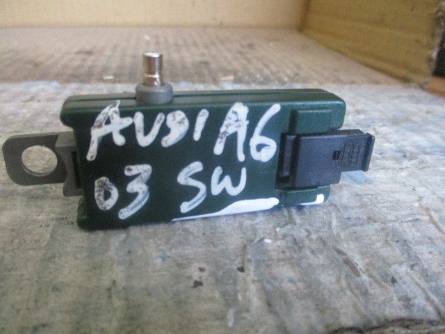 Amplificador de colunas AUDI A6 (4B2, C5)
