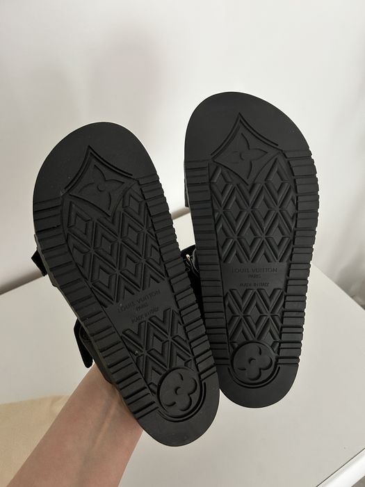Klapki czarne LV 37/38 dlugość wkładki 24cm