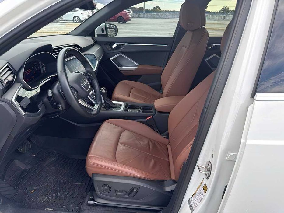 Audi Q3      2022