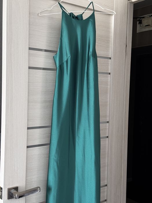НОВА зелена атласна сукня s-m бренд must have