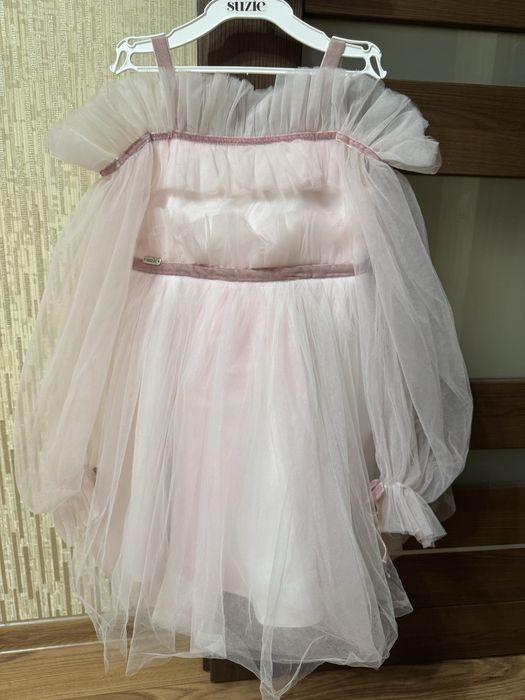 Дитяче святкове плаття для дівчинки.