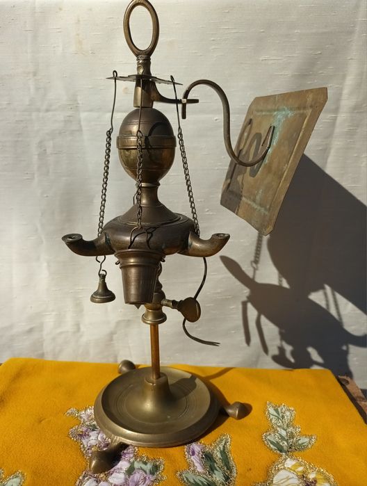 Candeia e seus penduricalhos