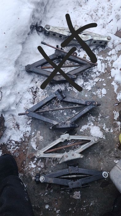 Домкрат автомобильный