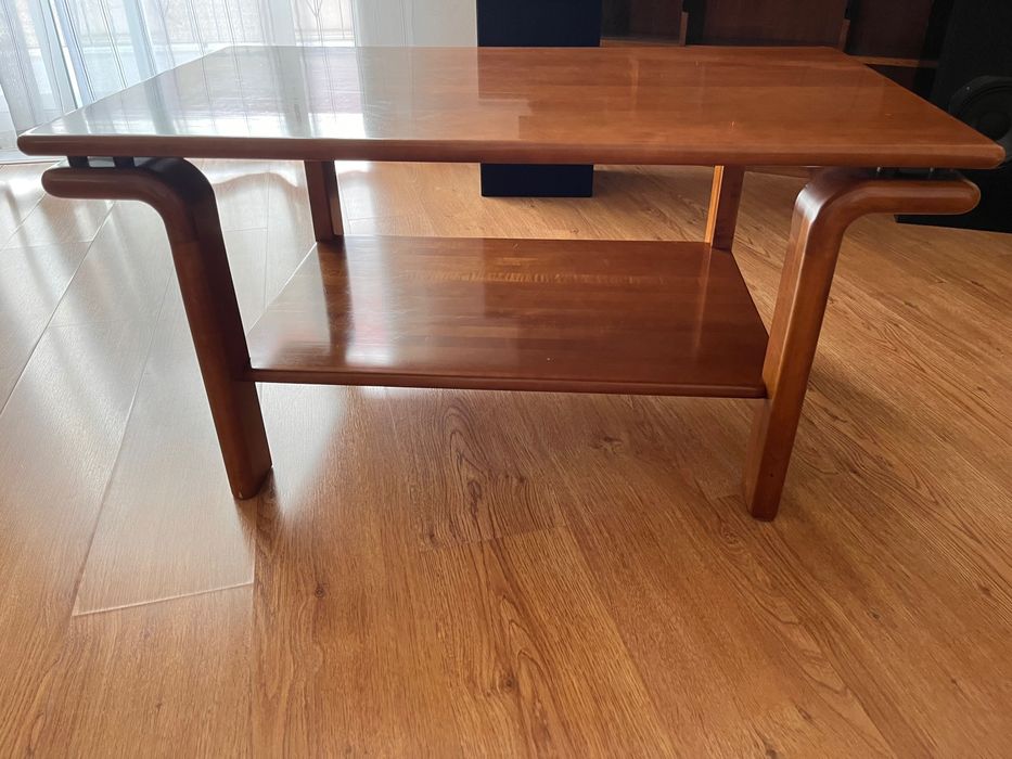 Vendo - Mesa de sala (Madeira de cerejeira)