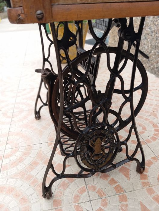 Máquina de costura Singer antiga