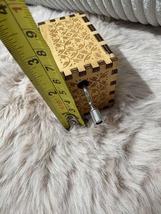 drewniana ręczna katarynka