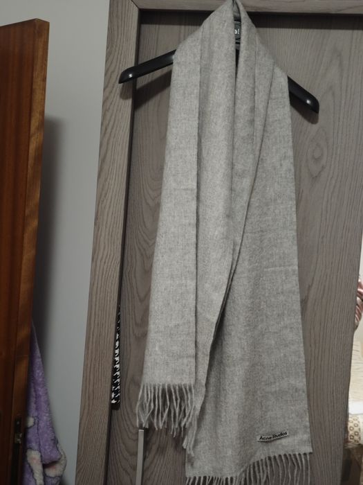 Cachecol cinza nunca usado