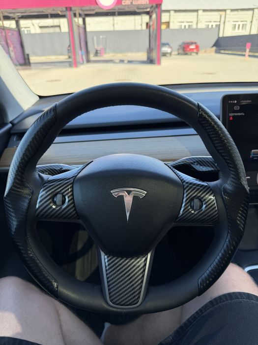Tesla model Y 2021