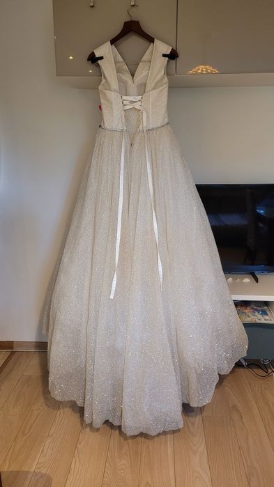 Продам весільну сукню