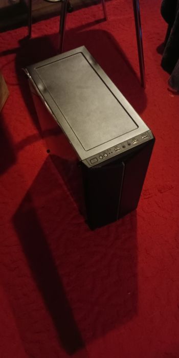 Obudowa Aerocool SPLIT RGB Mid Tower – prawie nowa, folia na panelu