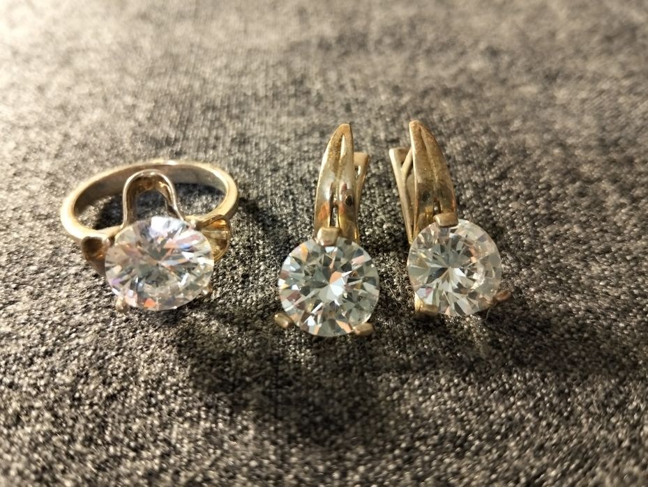 Сережки срібні з каменем