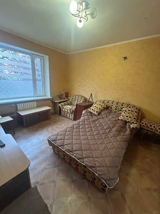 Продам 2 ком. кв. на Подоле, ул гер. Азова.