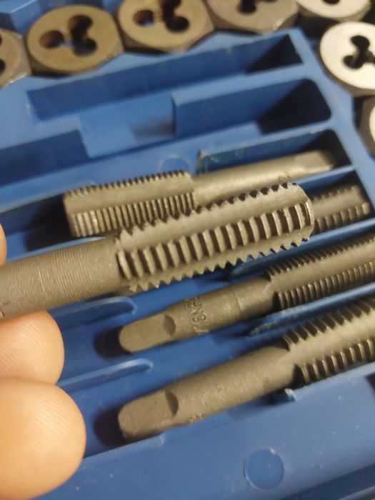 Набір мітчиків і плашок UNC