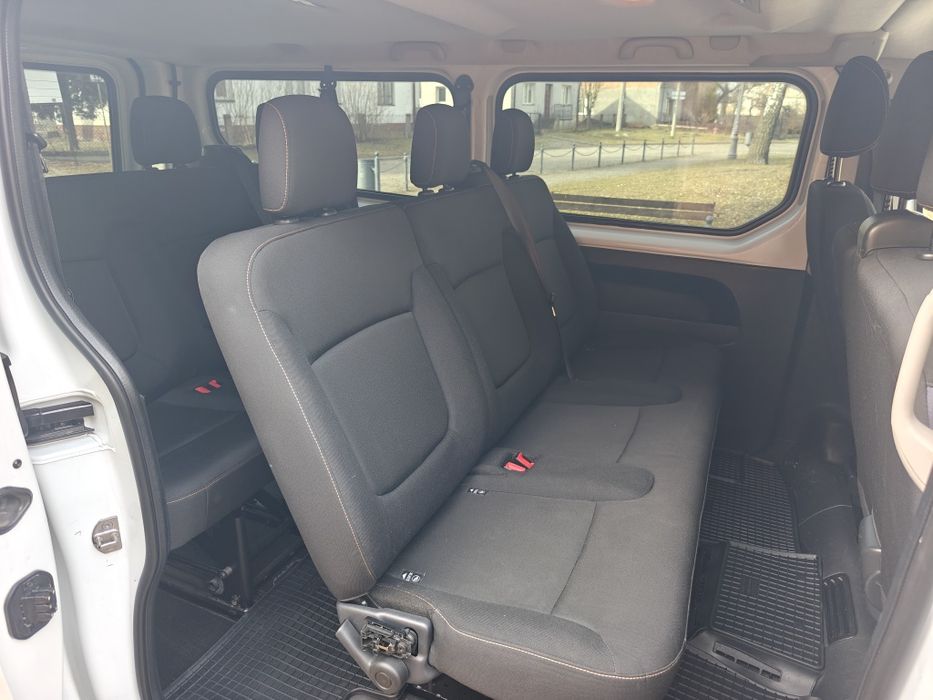 Wynajem busa 9 osobowego Renault Trafic